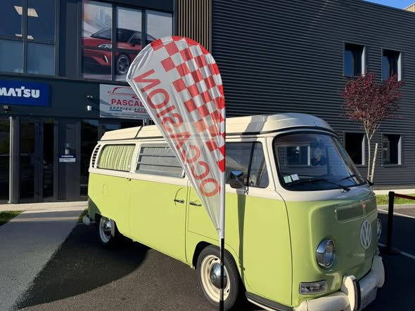 Volkswagen Combi présenté devant Pascal Apprieu Auto